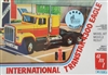 AMT 1/25 International 4300 Tractor